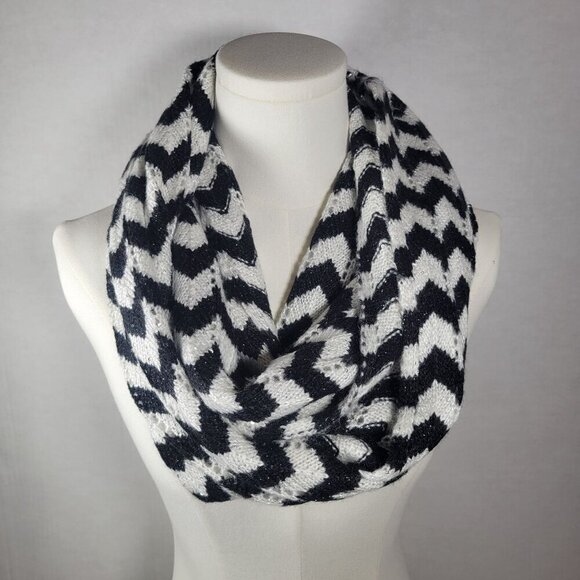 Calvin Klein Woman Chevron Pattern Sequined Black & White Knit Infinity Scarf - Picture 3 of 8